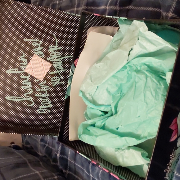 Taylor Says 7.5 Green Heels - Picture 9 of 11